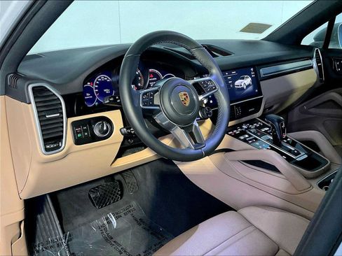 Certified 2023 Porsche Cayenne Coupe AWD/4WD image 4