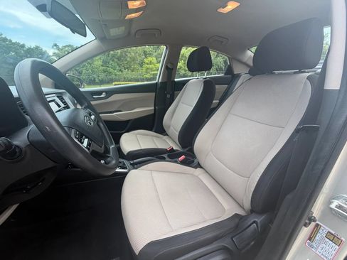 Used 2020 Hyundai Accent SE w/ Cargo Package FWD image 14