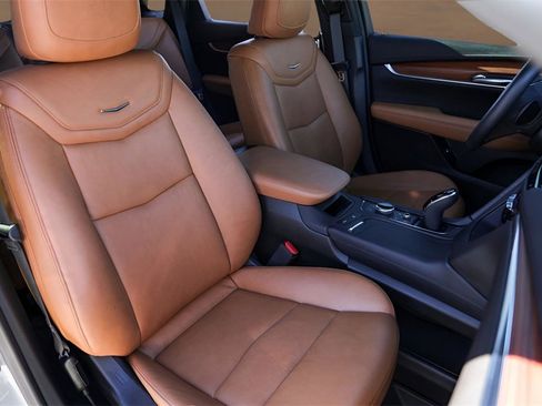 Used 2023 Cadillac XT5 Premium Luxury w/ Technology Package image 32