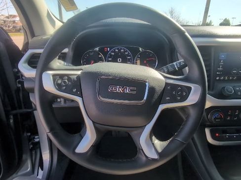 Used 2023 GMC Acadia SLT w/ Technology Package FWD image 13