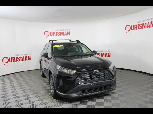 Used 2019 Toyota RAV4 LE FWD image 11