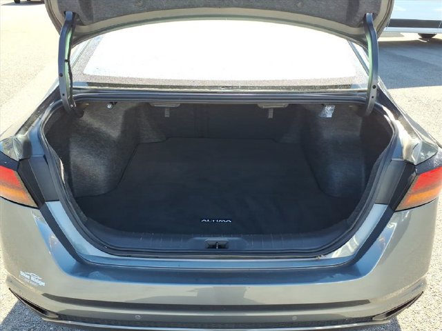Used 2025 Nissan Altima 2.5 SV FWD image 9