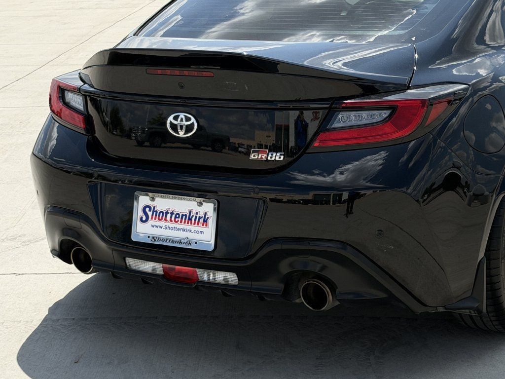 Used 2024 Toyota GR86 Premium RWD image 6