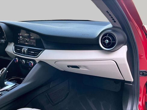 Used 2020 Alfa Romeo Giulia w/ Cold Weather Package RWD image 17