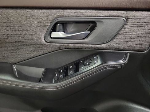 Used 2021 Nissan Rogue SV FWD image 18