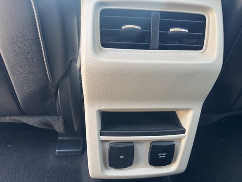Used 2020 Ford Edge Titanium FWD image 25