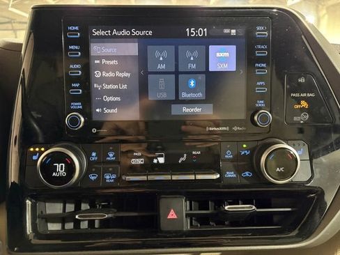 Used 2020 Toyota Highlander XLE image 24