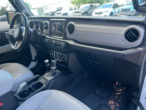 Used 2022 Jeep Gladiator Overland AWD/4WD image 23