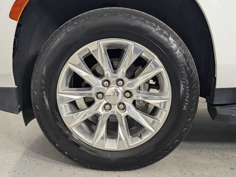 Used 2022 Chevrolet Suburban LT RWD image 11