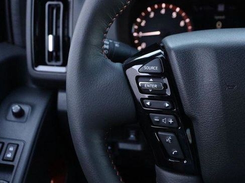 Used 2025 Nissan Frontier PRO-4X w/ Pro Premium Package image 12