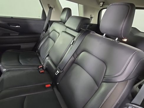 Used 2022 Nissan Pathfinder SL w/ SL Black Package image 17