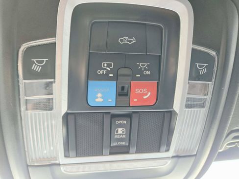 Used 2025 RAM 1500 Laramie AWD/4WD image 35