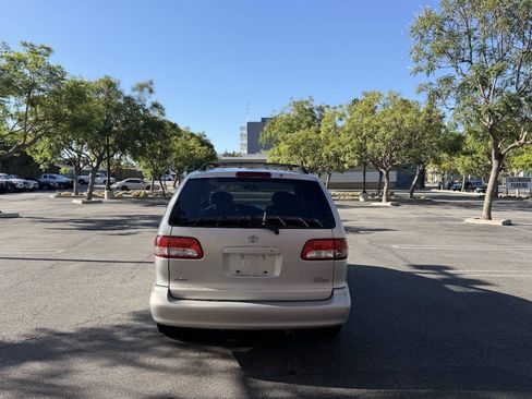 Used 2002 Toyota Sienna XLE FWD image 4