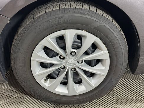 Used 2016 Toyota Camry LE FWD image 12