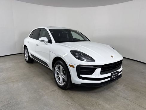 Certified 2023 Porsche Macan AWD/4WD image 9