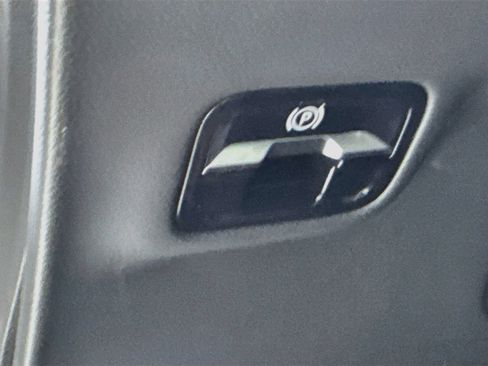 Used 2024 Mercedes-Benz E 450 4MATIC Sedan image 11