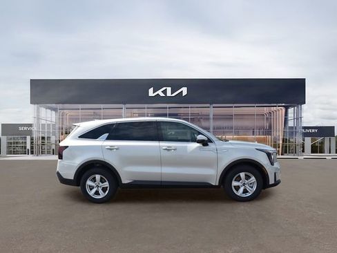 New 2026 Kia Sorento LX FWD image 2