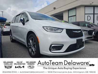 Used 2025 Chrysler Pacifica Pinnacle