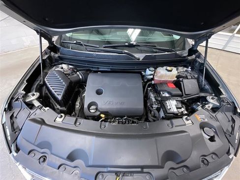 Used 2018 Chevrolet Traverse LT FWD image 29