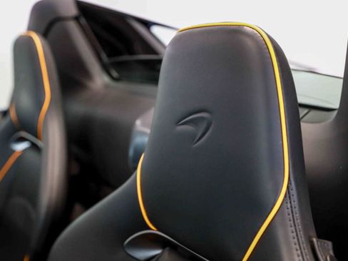 Used 2025 McLaren Artura Spider RWD image 39