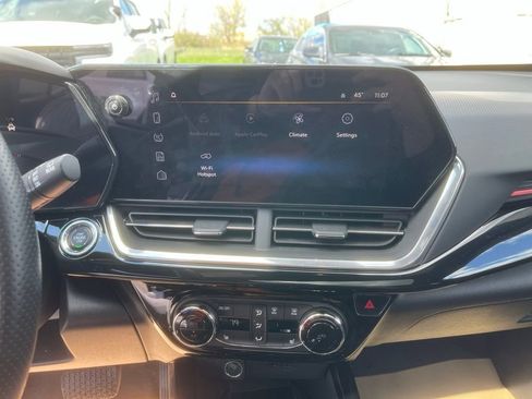 Used 2024 Chevrolet Trax RS w/ Sunroof Package image 16