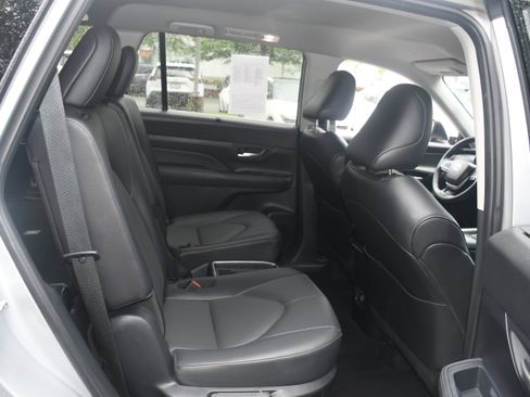 Certified 2025 Toyota Grand Highlander FWD image 18