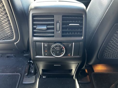 Used 2013 Mercedes-Benz GL 550 4MATIC image 16