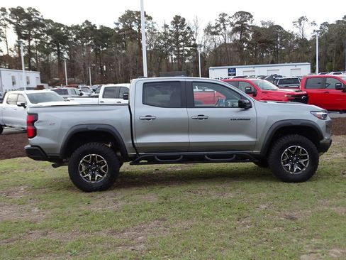 Used 2023 Chevrolet Colorado ZR2 w/ ZR2 Convenience Package III image 8