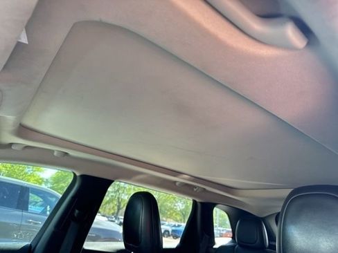 Used 2016 Jeep Cherokee Trailhawk w/ Comfort/Convenience Group AWD/4WD image 5