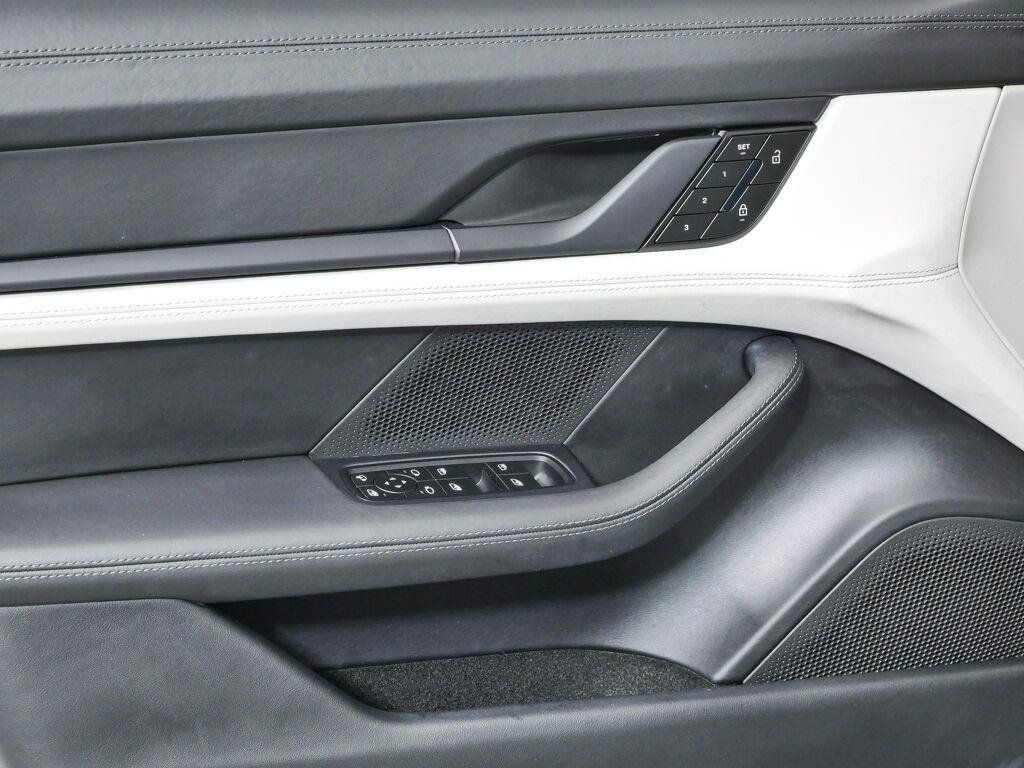 Used 2023 Porsche Taycan RWD image 6