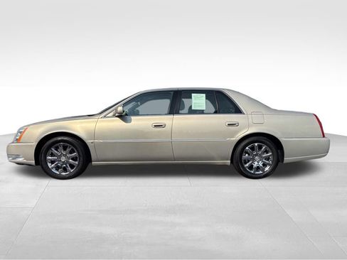 Used 2008 Cadillac DTS w/ Sun And Sound Package FWD image 2