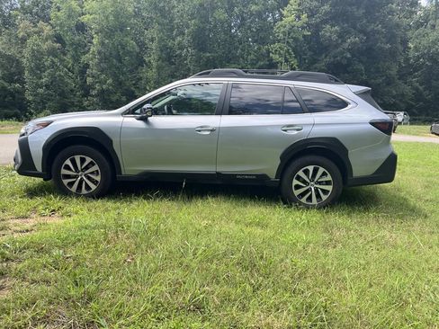 Used 2025 Subaru Outback Premium w/ Tech Package 1 AWD/4WD image 6