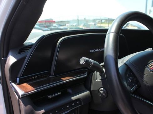 Used 2022 Cadillac Escalade ESV Sport Platinum w/ LPO, ONYX Package image 32