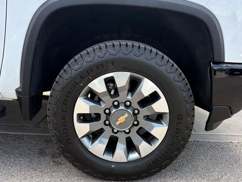 Used 2025 Chevrolet Silverado 2500 Custom w/ Custom Value Package RWD image 2