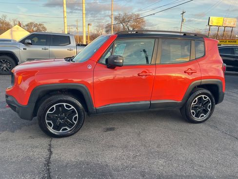 Used 2017 Jeep Renegade Trailhawk w/ Premium Trailhawk Package image 11