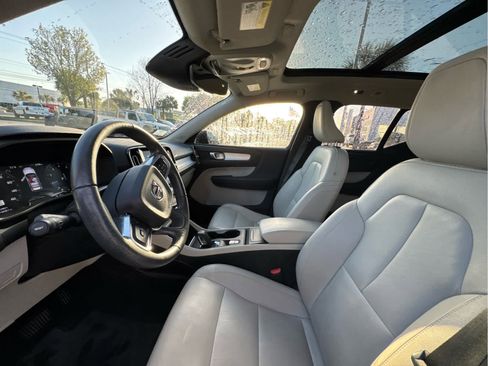 Used 2019 Volvo XC40 T5 Momentum image 25