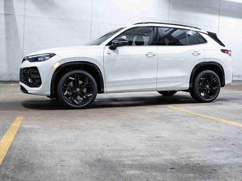 New 2026 Volkswagen Tiguan SE R-Line AWD/4WD image 3