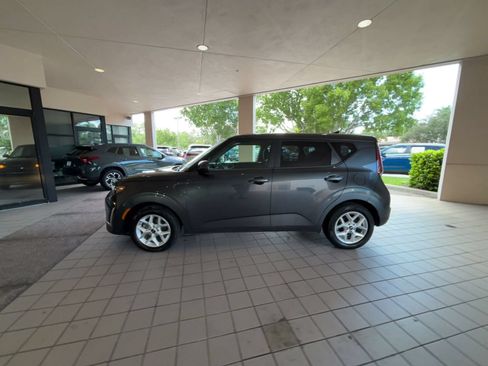 Used 2025 Kia Soul LX w/ LX Technology Package FWD image 7