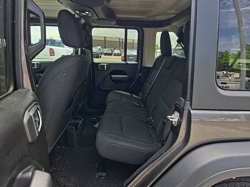 Used 2022 Jeep Wrangler Unlimited Sport AWD/4WD image 14