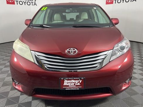 Used 2011 Toyota Sienna Limited image 24