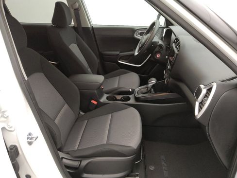 Used 2025 Kia Soul LX image 21