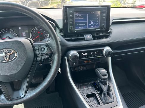 Used 2022 Toyota RAV4 LE FWD image 17