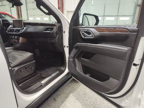 Used 2023 Chevrolet Suburban High Country AWD/4WD image 19