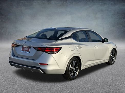 Used 2022 Nissan Sentra SV image 3