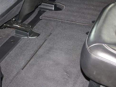 Used 2025 Chrysler Pacifica Select FWD image 29