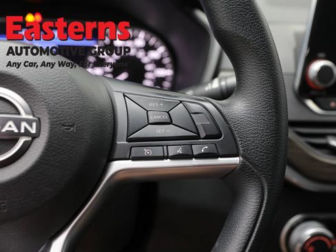 Used 2023 Nissan Altima 2.5 SV FWD image 16