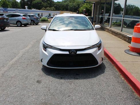 Used 2022 Toyota Corolla LE FWD image 2