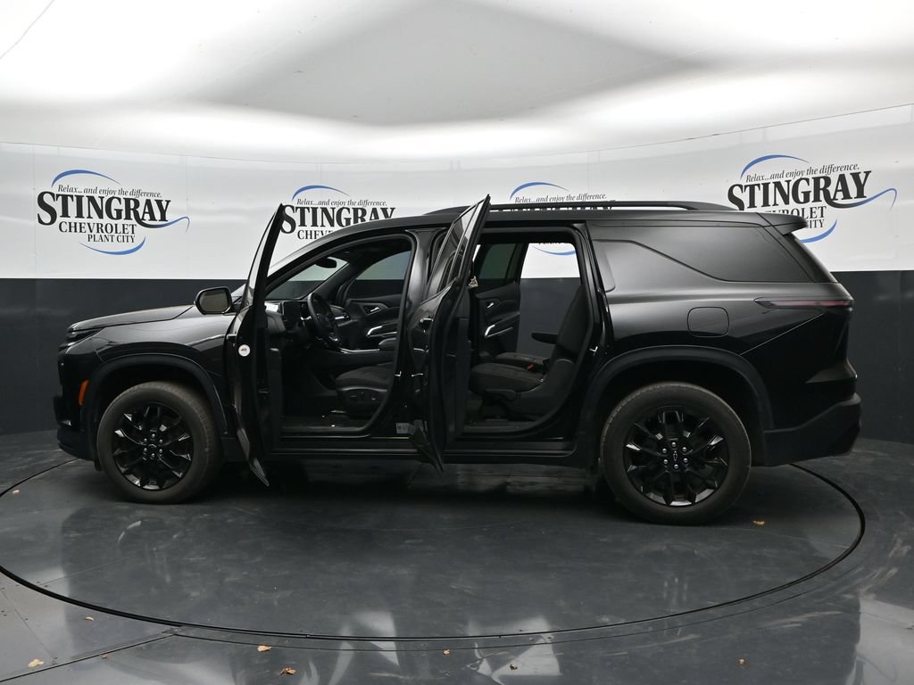 Used 2024 Chevrolet Traverse LT w/ Midnight/Sport Edition FWD image 37