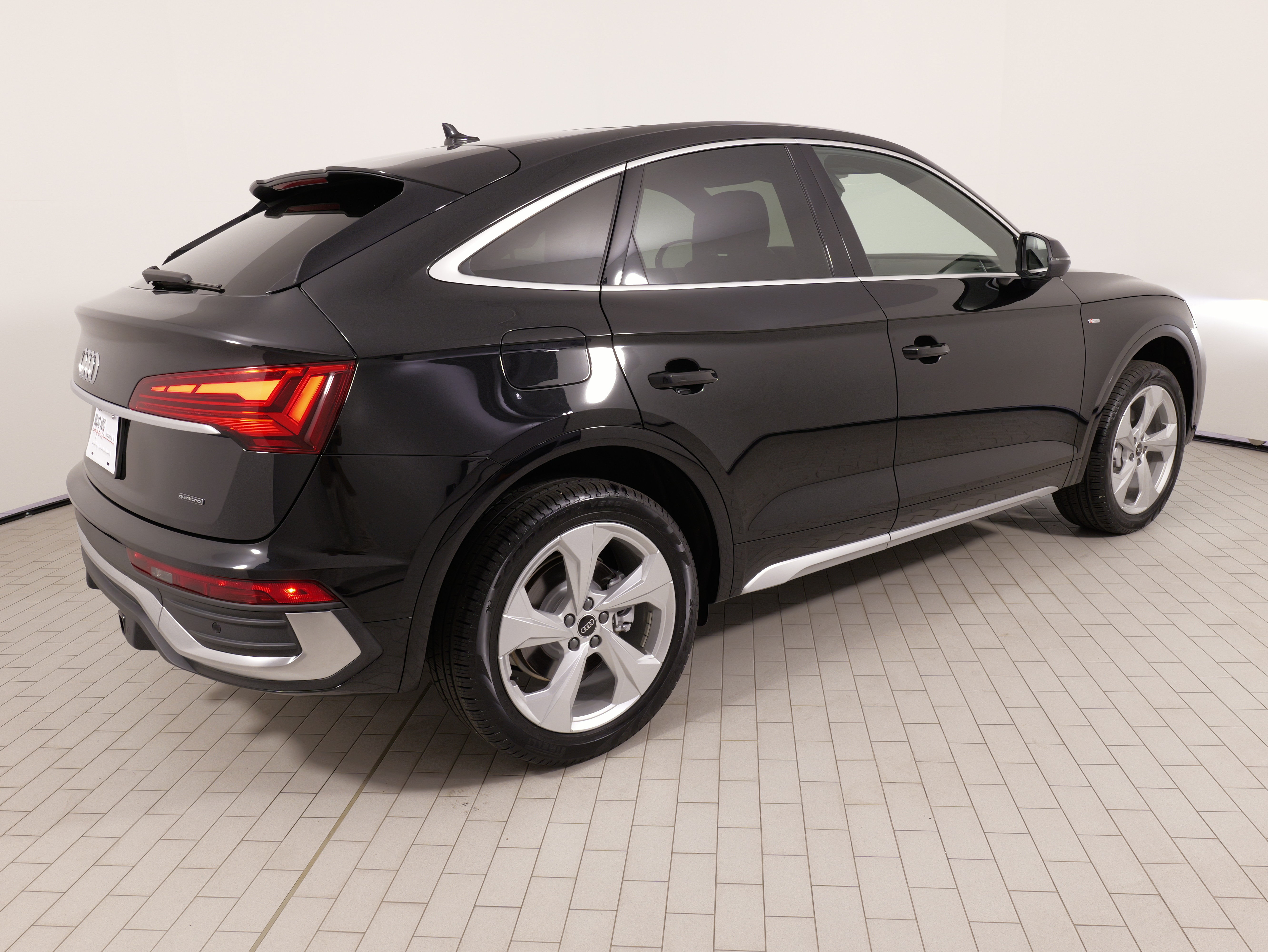 Used 2025 Audi Q5 2.0T Premium Plus w/ Premium Plus Package AWD/4WD image 13