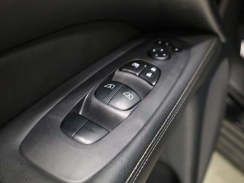 Used 2018 Nissan Pathfinder Platinum image 17